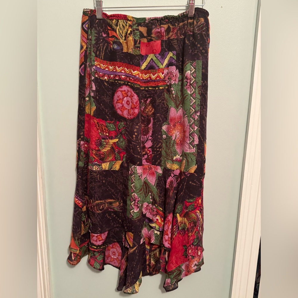 Chico's Black and Red Asymmetrical Skirt 100%Silk